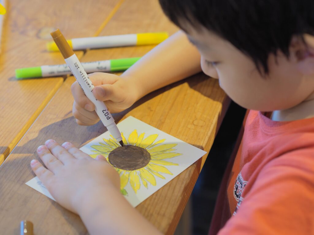 お仕事体験やお絵描き教室など、子ども向けの体験が充実！